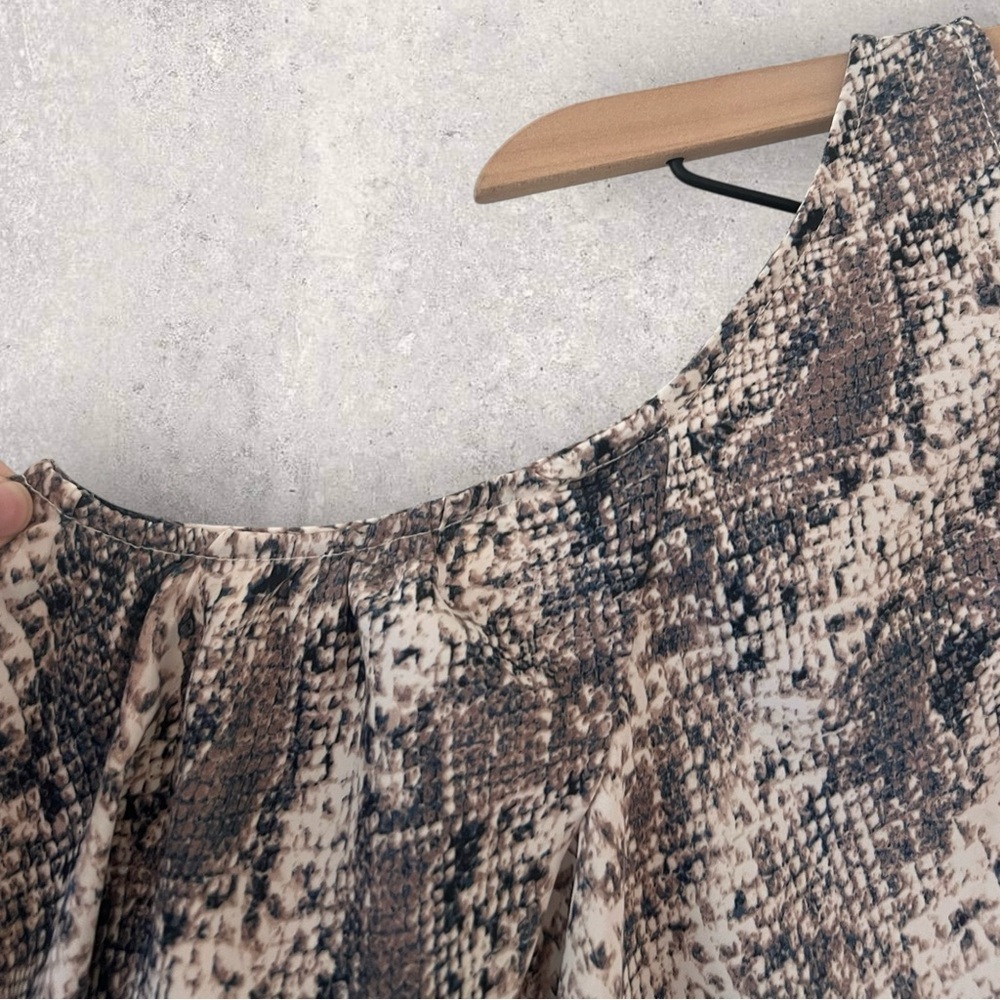 Revolve L’Academie Los Angeles Snakeprint Cold Shoulder Top Size XS - Picture 5 of 13